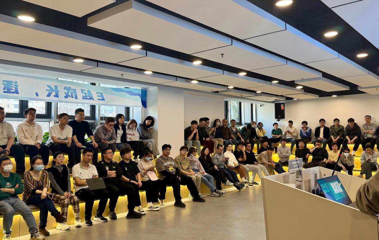 职业阶梯和成长路径的示意图